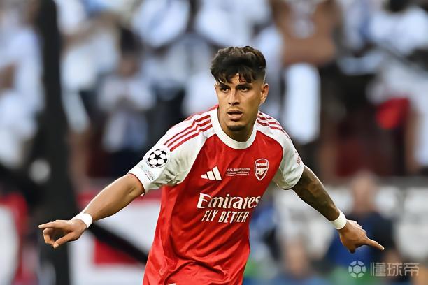 记者：皇马对因卡皮耶的兴趣正升温，因为他能踢中卫和左后卫